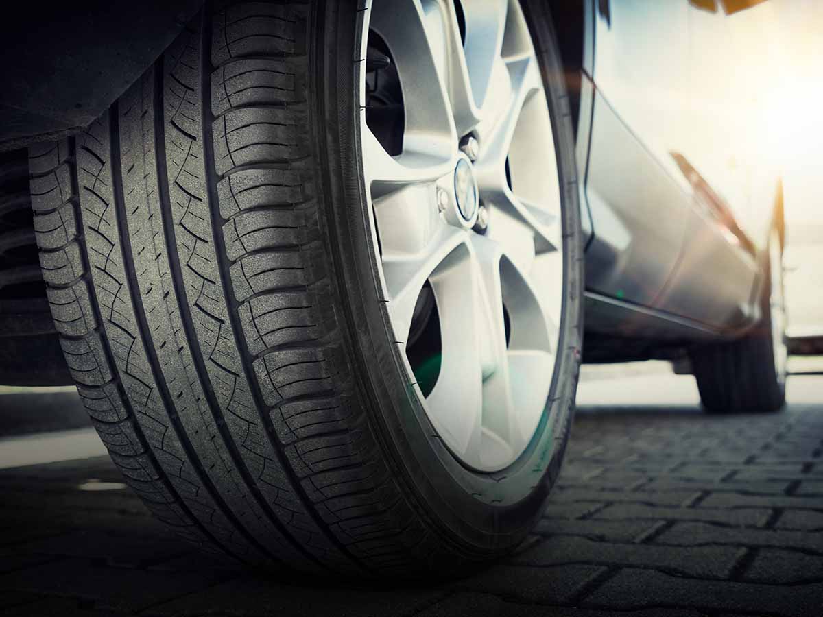 Importance of tire pressure balance, fuel efficiency, and control Pickyourtires